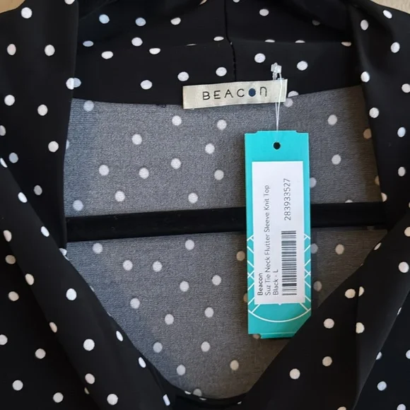 Dress top SS NWT black white dot V neck Large non cling fitted flowing stitchfix - Picture 3 of 7